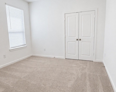 18110 Velaris Way - Photo Thumbnail 16
