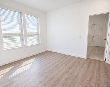 18110 Velaris Way - Photo Thumbnail 14