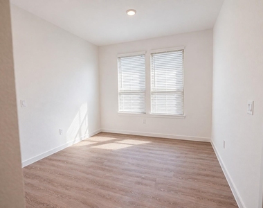 18110 Velaris Way - Photo Thumbnail 15