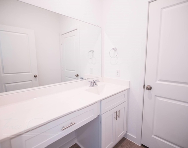 18110 Velaris Way - Photo Thumbnail 12