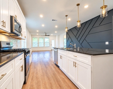 18110 Velaris Way - Photo Thumbnail 3
