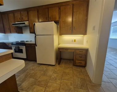 611 Todd Street - Photo Thumbnail 9
