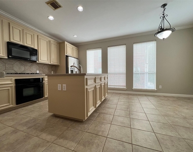 1323 Oneil Street - Photo Thumbnail 6