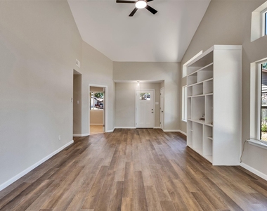 3206 Keywood Lane - Photo Thumbnail 10