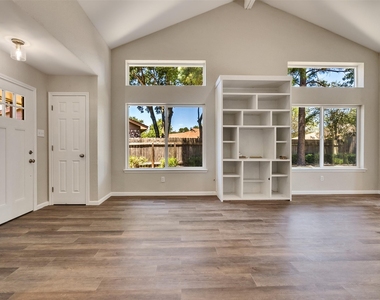 3206 Keywood Lane - Photo Thumbnail 8