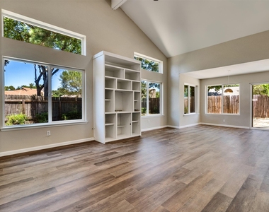 3206 Keywood Lane - Photo Thumbnail 7