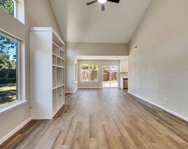 3206 Keywood Lane - Photo Thumbnail 4