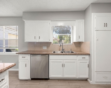 12923 Advance Drive - Photo Thumbnail 2