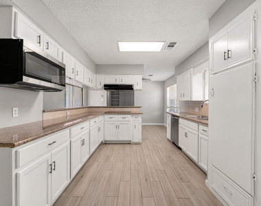 12923 Advance Drive - Photo Thumbnail 29