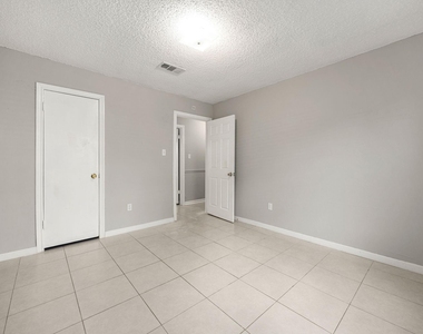 12923 Advance Drive - Photo Thumbnail 17