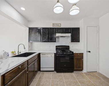 9219 Belle Glen Drive - Photo Thumbnail 11