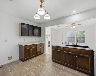 9219 Belle Glen Drive - Photo Thumbnail 13
