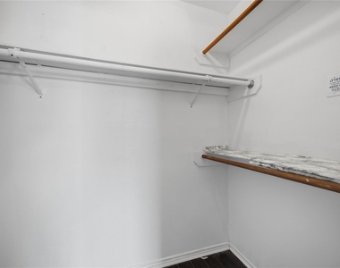 9219 Belle Glen Drive - Photo Thumbnail 23