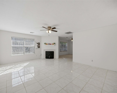 9219 Belle Glen Drive - Photo Thumbnail 3