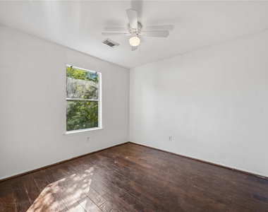 9219 Belle Glen Drive - Photo Thumbnail 24