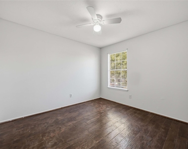 9219 Belle Glen Drive - Photo Thumbnail 16