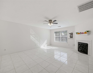 9219 Belle Glen Drive - Photo Thumbnail 7