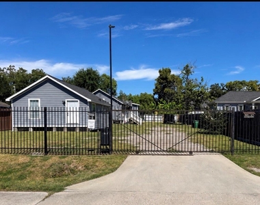 1013 Bennington Street - Photo Thumbnail 10