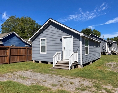 1013 Bennington Street - Photo Thumbnail 9