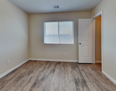 10119 Berrypatch Lane - Photo Thumbnail 12