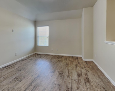 10119 Berrypatch Lane - Photo Thumbnail 5