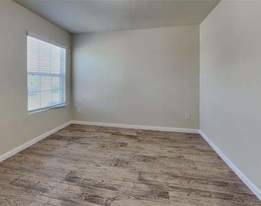 10119 Berrypatch Lane - Photo Thumbnail 16