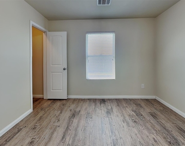 10119 Berrypatch Lane - Photo Thumbnail 14