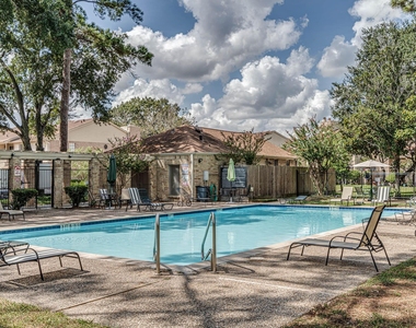 800 Country Place Drive - Photo Thumbnail 35