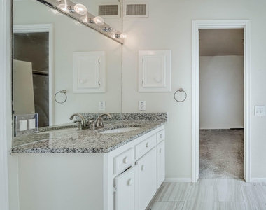800 Country Place Drive - Photo Thumbnail 23