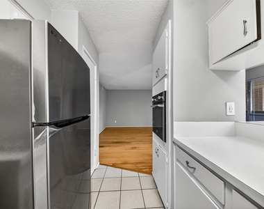 7714 Renwick Drive - Photo Thumbnail 12