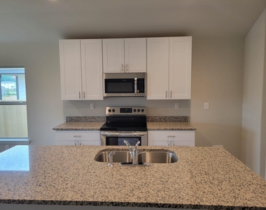 14930 Dane Ct - Photo Thumbnail 3