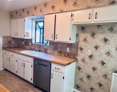 3906 Almington Lane - Photo Thumbnail 5