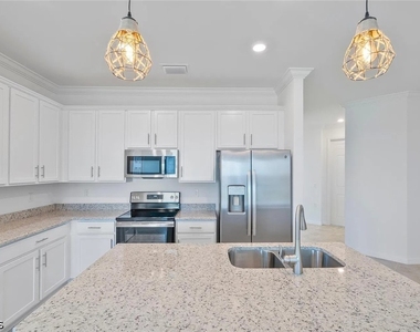 43040 Greenway Boulevard - Photo Thumbnail 10