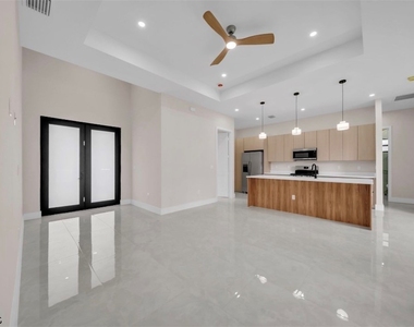 1116 Cherry Street E - Photo Thumbnail 7