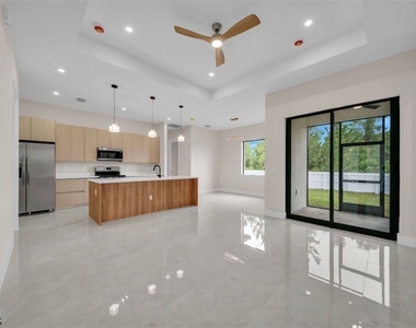 1116 Cherry Street E - Photo Thumbnail 2