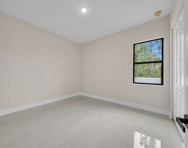 1116 Cherry Street E - Photo Thumbnail 16