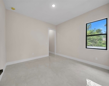1116 Cherry Street E - Photo Thumbnail 20