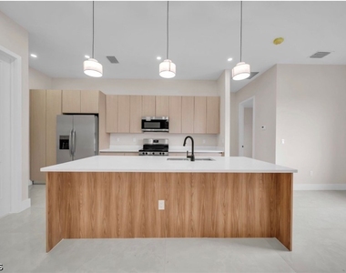 1116 Cherry Street E - Photo Thumbnail 4