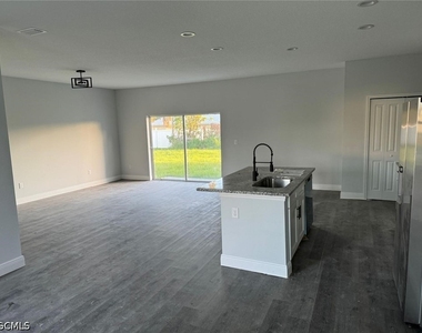 13363 Drysdale Avenue - Photo Thumbnail 4