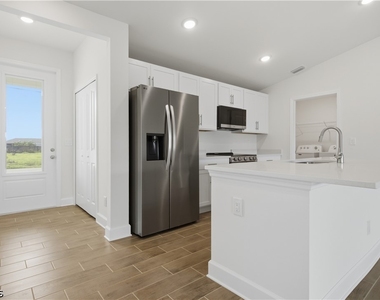 1135 Nw 8th Place - Photo Thumbnail 2