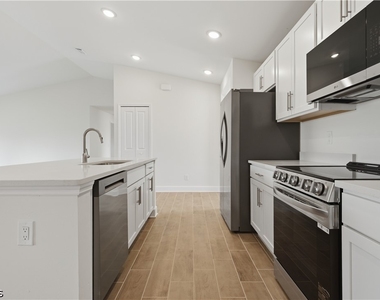 1135 Nw 8th Place - Photo Thumbnail 4