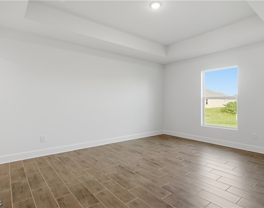 1135 Nw 8th Place - Photo Thumbnail 5
