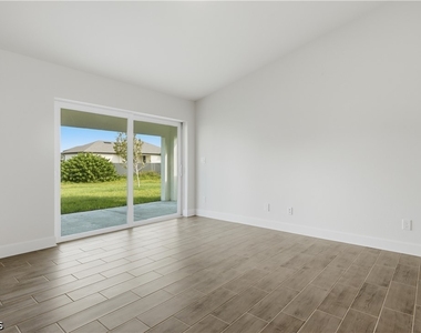 1135 Nw 8th Place - Photo Thumbnail 8