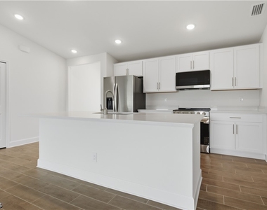 1135 Nw 8th Place - Photo Thumbnail 3