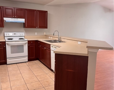 907 Ne 15th Lane - Photo Thumbnail 3