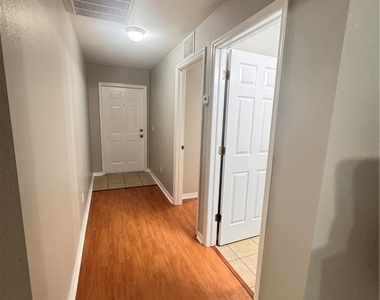 907 Ne 15th Lane - Photo Thumbnail 6