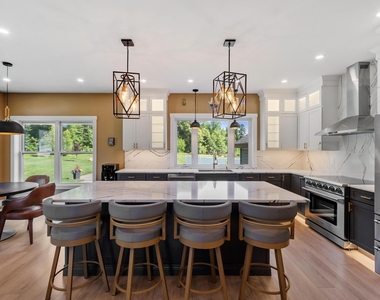 467 Blane - Photo Thumbnail 7
