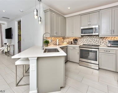 7384 Rockefeller Drive - Photo Thumbnail 9