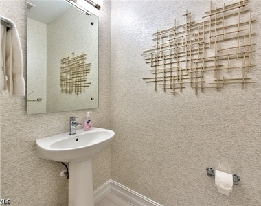 7384 Rockefeller Drive - Photo Thumbnail 8