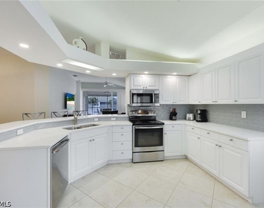 6914 Satinleaf Road N - Photo Thumbnail 9